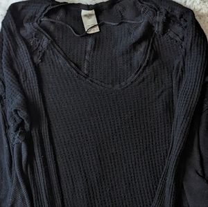 EUC We the Free long sleeve waffle knit design down middle back, shoulder hem